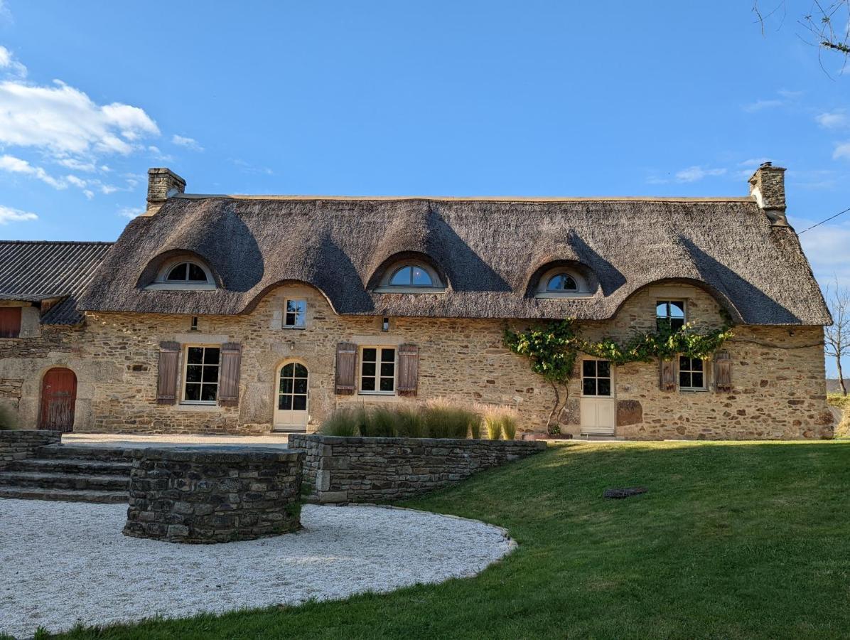 Maison Typique Bretonne Avec Toit De Chaume Camors Eksteriør billede