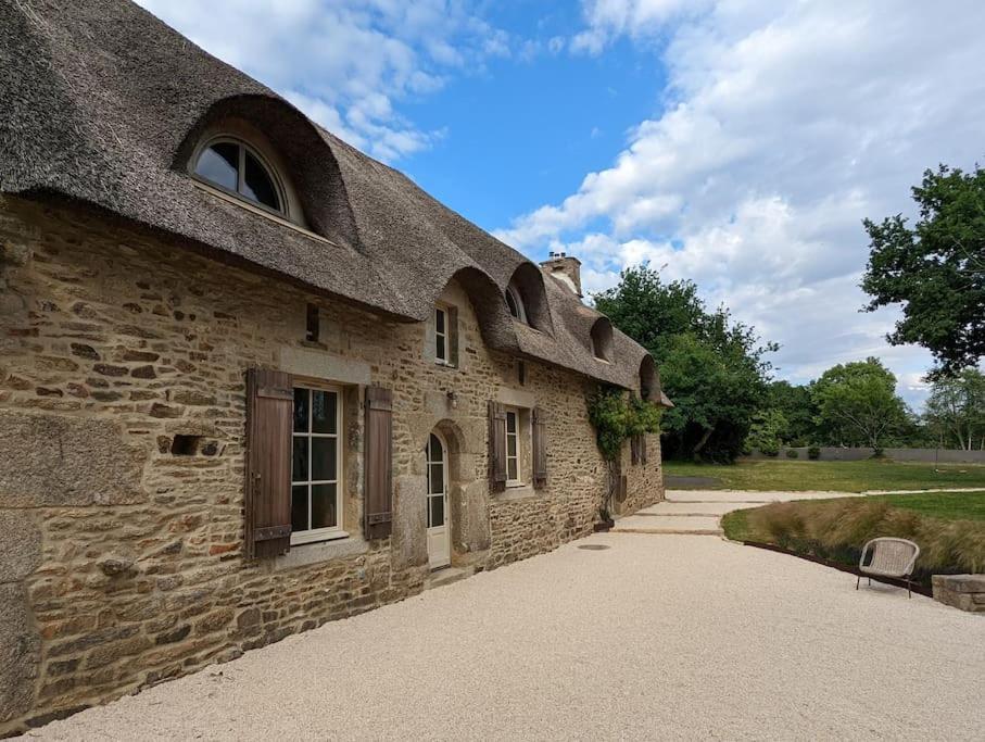 Maison Typique Bretonne Avec Toit De Chaume Camors Eksteriør billede