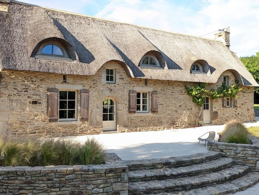 Maison Typique Bretonne Avec Toit De Chaume Camors Eksteriør billede